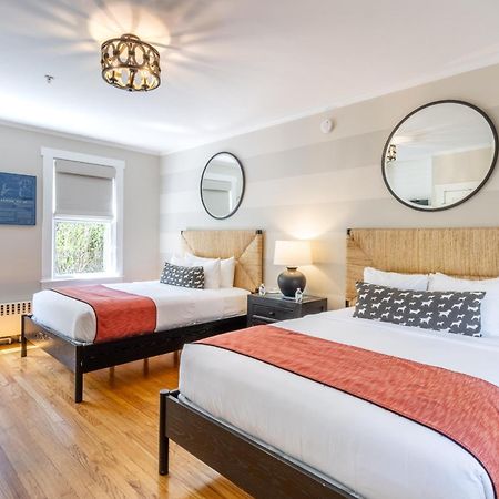 Paws On Pelham (Adults Only) Bed & Breakfast Newport Bagian luar foto