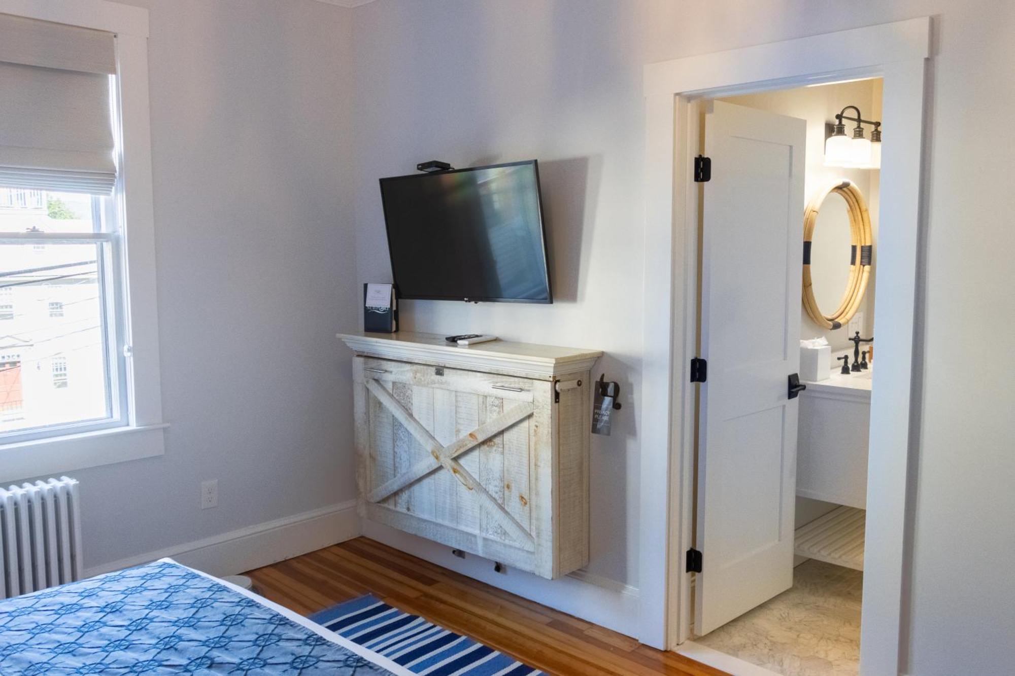 Paws On Pelham (Adults Only) Bed & Breakfast Newport Bagian luar foto