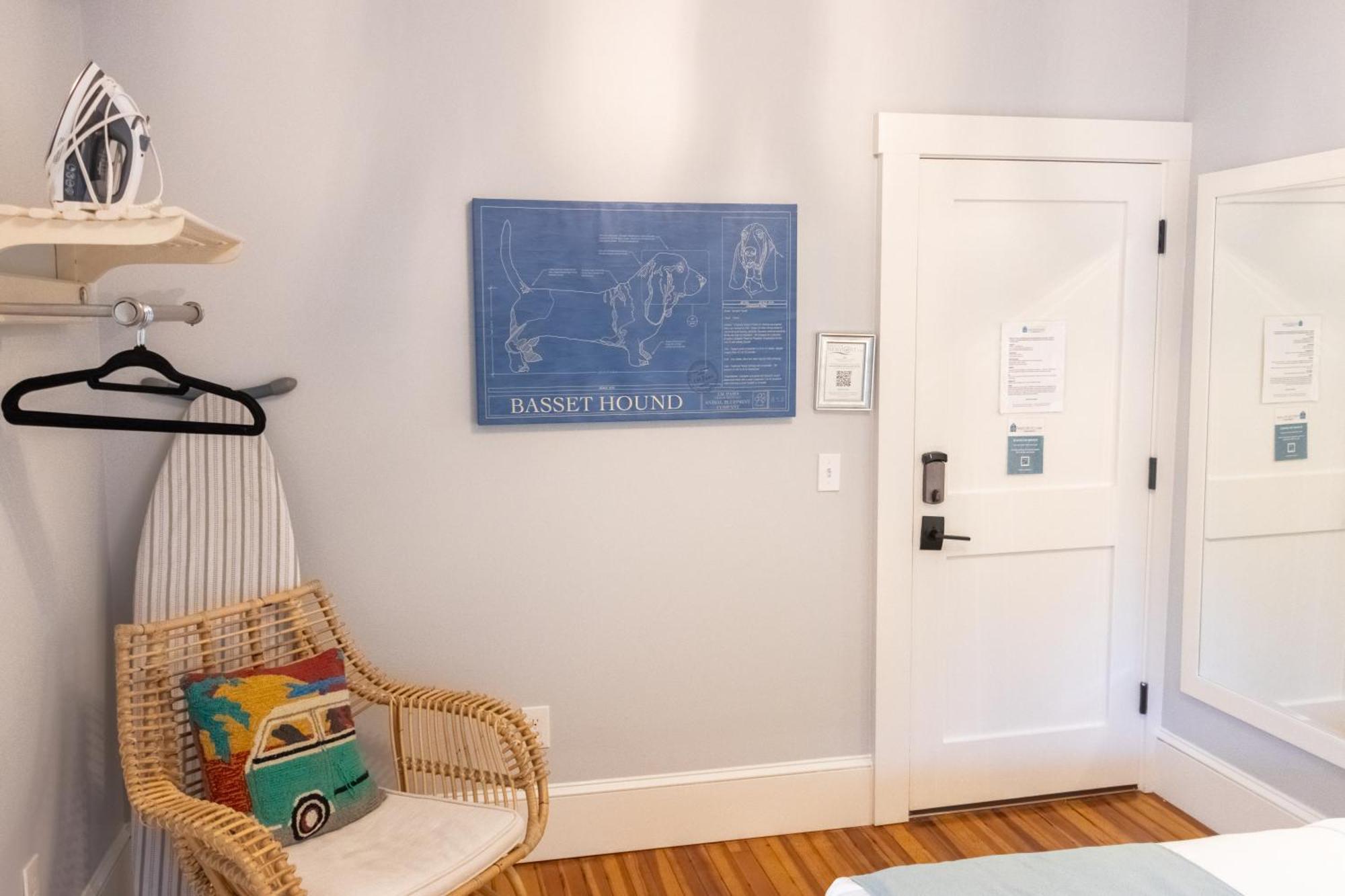 Paws On Pelham (Adults Only) Bed & Breakfast Newport Bagian luar foto
