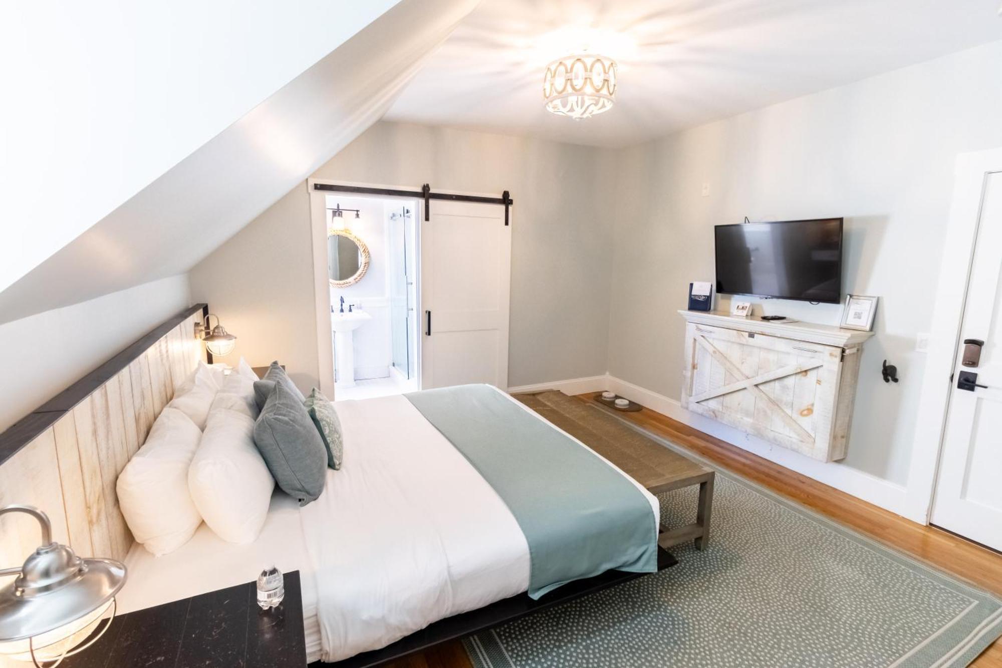 Paws On Pelham (Adults Only) Bed & Breakfast Newport Bagian luar foto