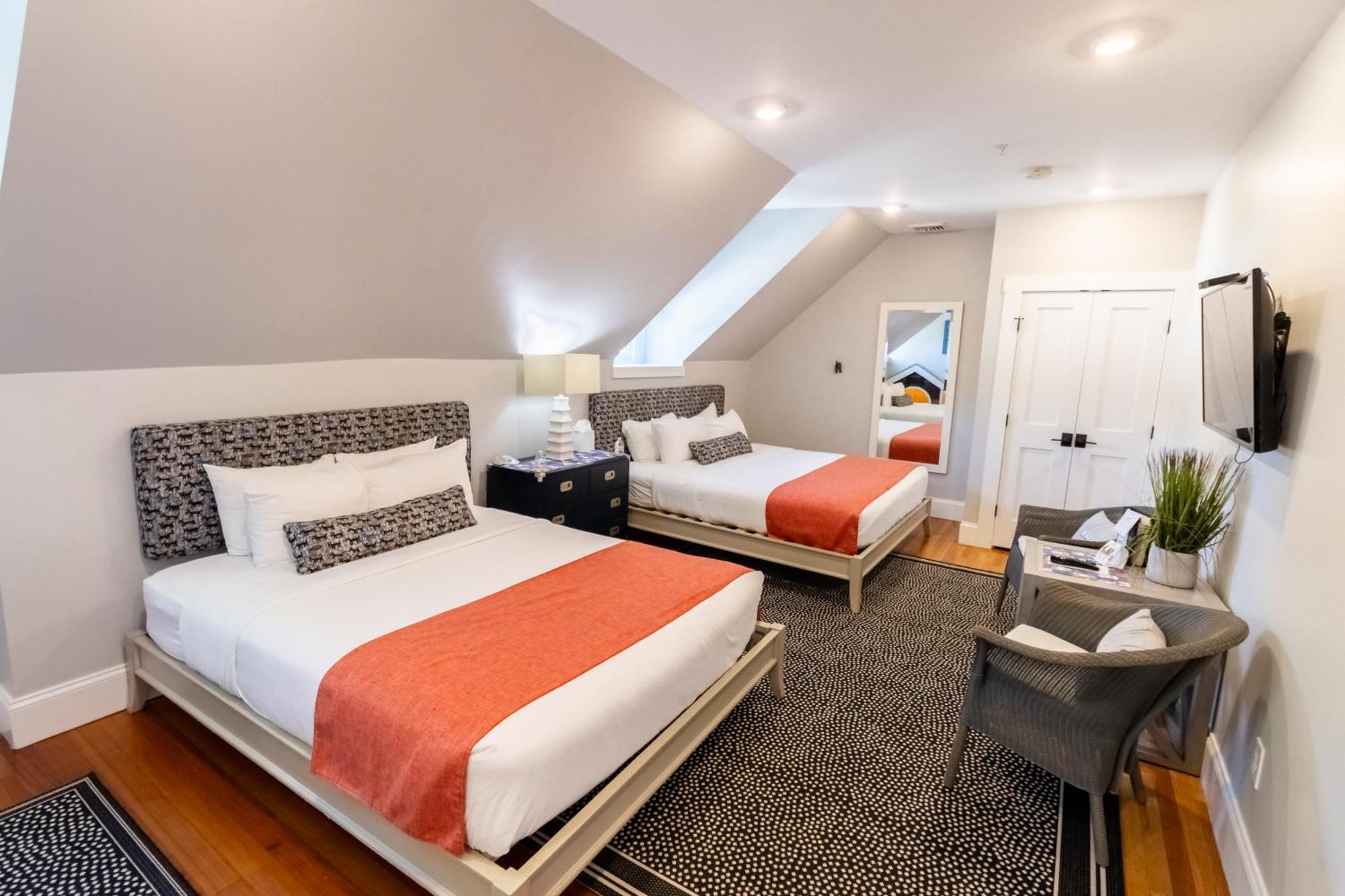 Paws On Pelham (Adults Only) Bed & Breakfast Newport Bagian luar foto
