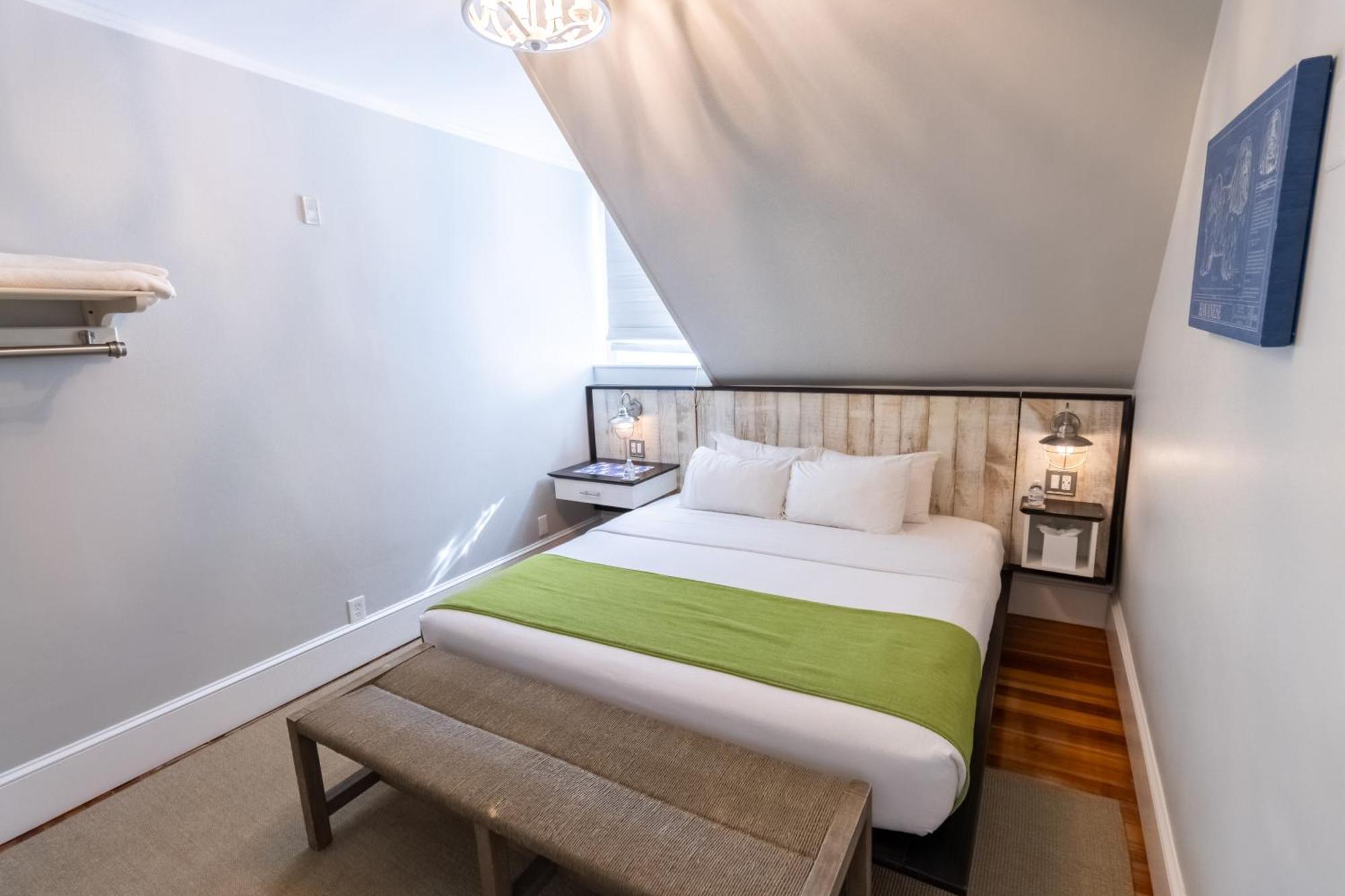 Paws On Pelham (Adults Only) Bed & Breakfast Newport Bagian luar foto
