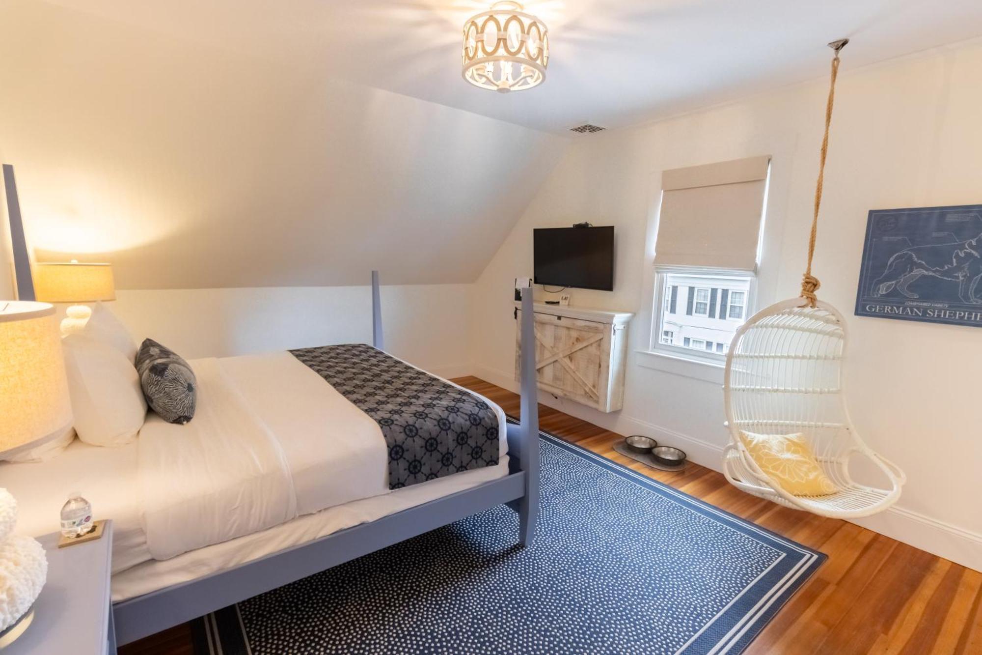 Paws On Pelham (Adults Only) Bed & Breakfast Newport Bagian luar foto