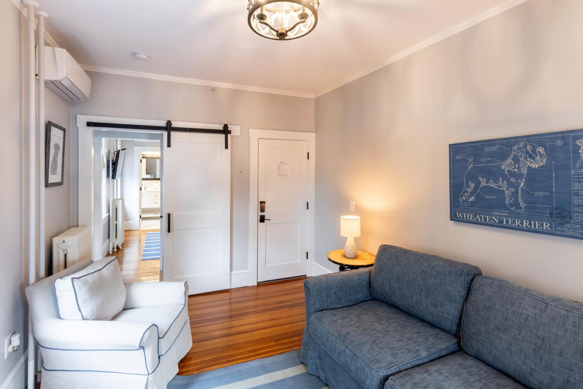 Paws On Pelham (Adults Only) Bed & Breakfast Newport Bagian luar foto