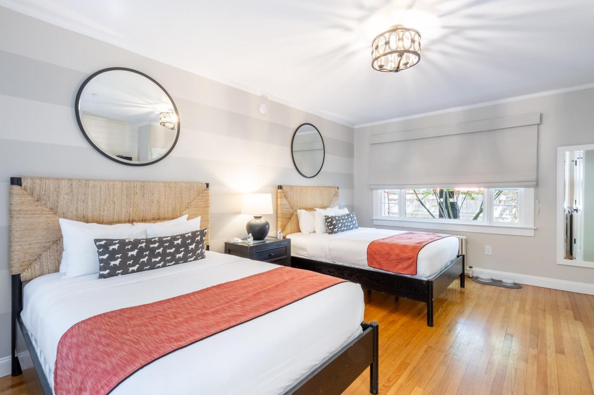 Paws On Pelham (Adults Only) Bed & Breakfast Newport Bagian luar foto