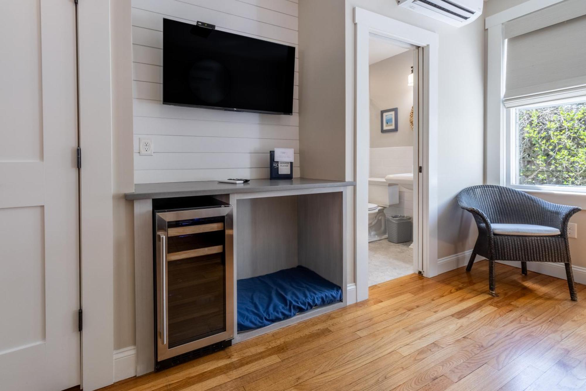 Paws On Pelham (Adults Only) Bed & Breakfast Newport Bagian luar foto
